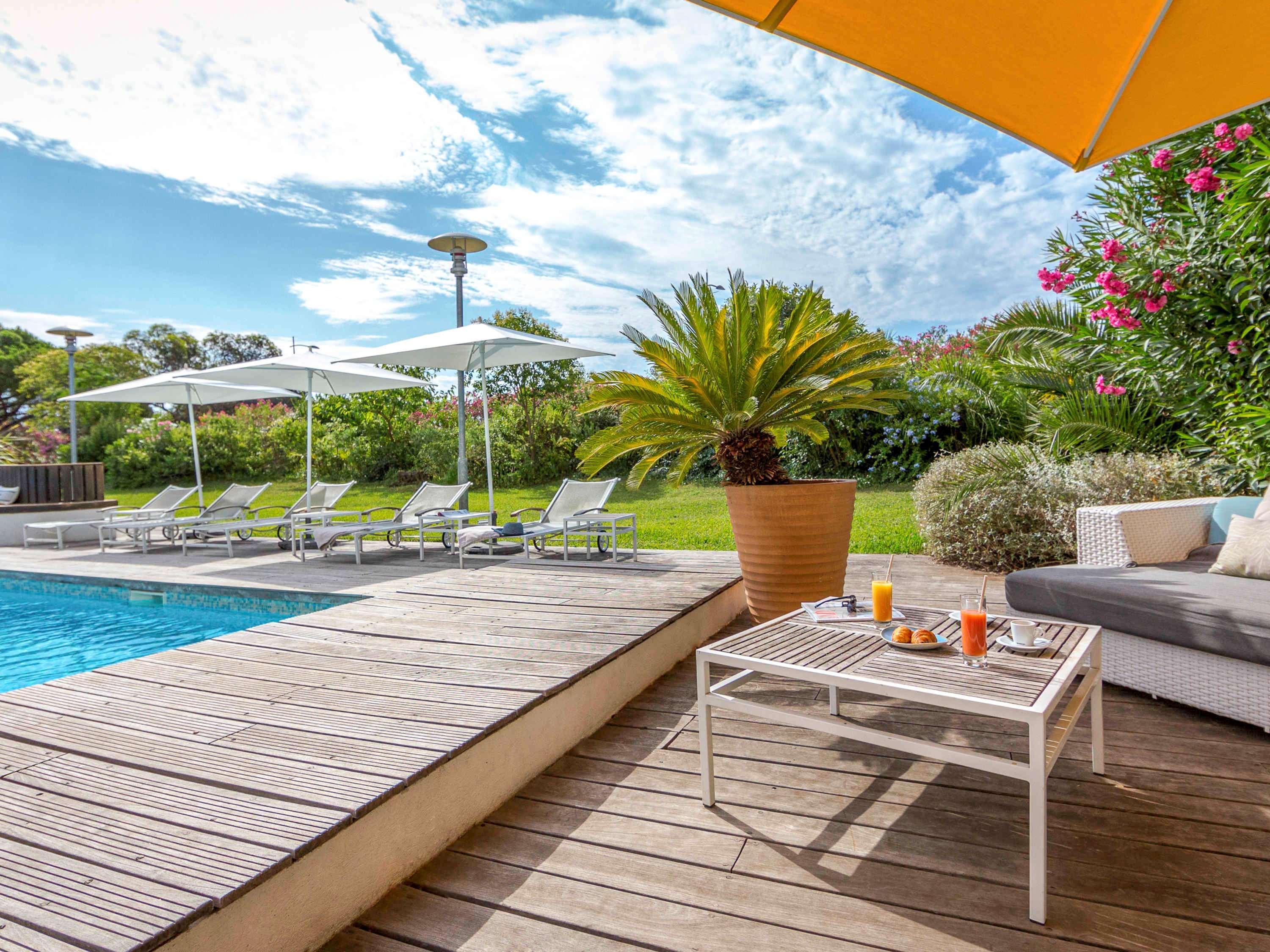 Mercure Hyeres Centre Cote D'Azur Exterior photo