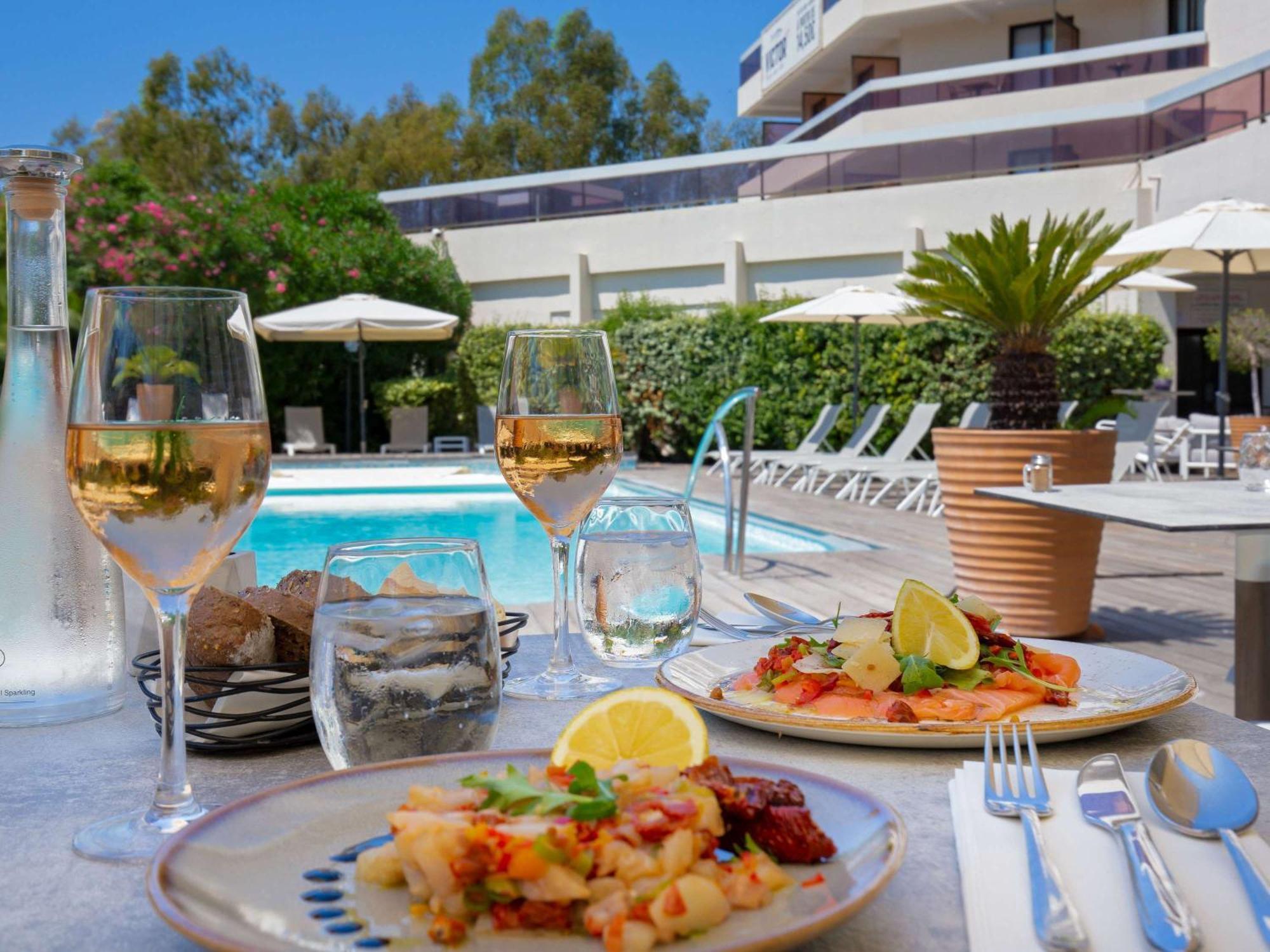 Mercure Hyeres Centre Cote D'Azur Exterior photo