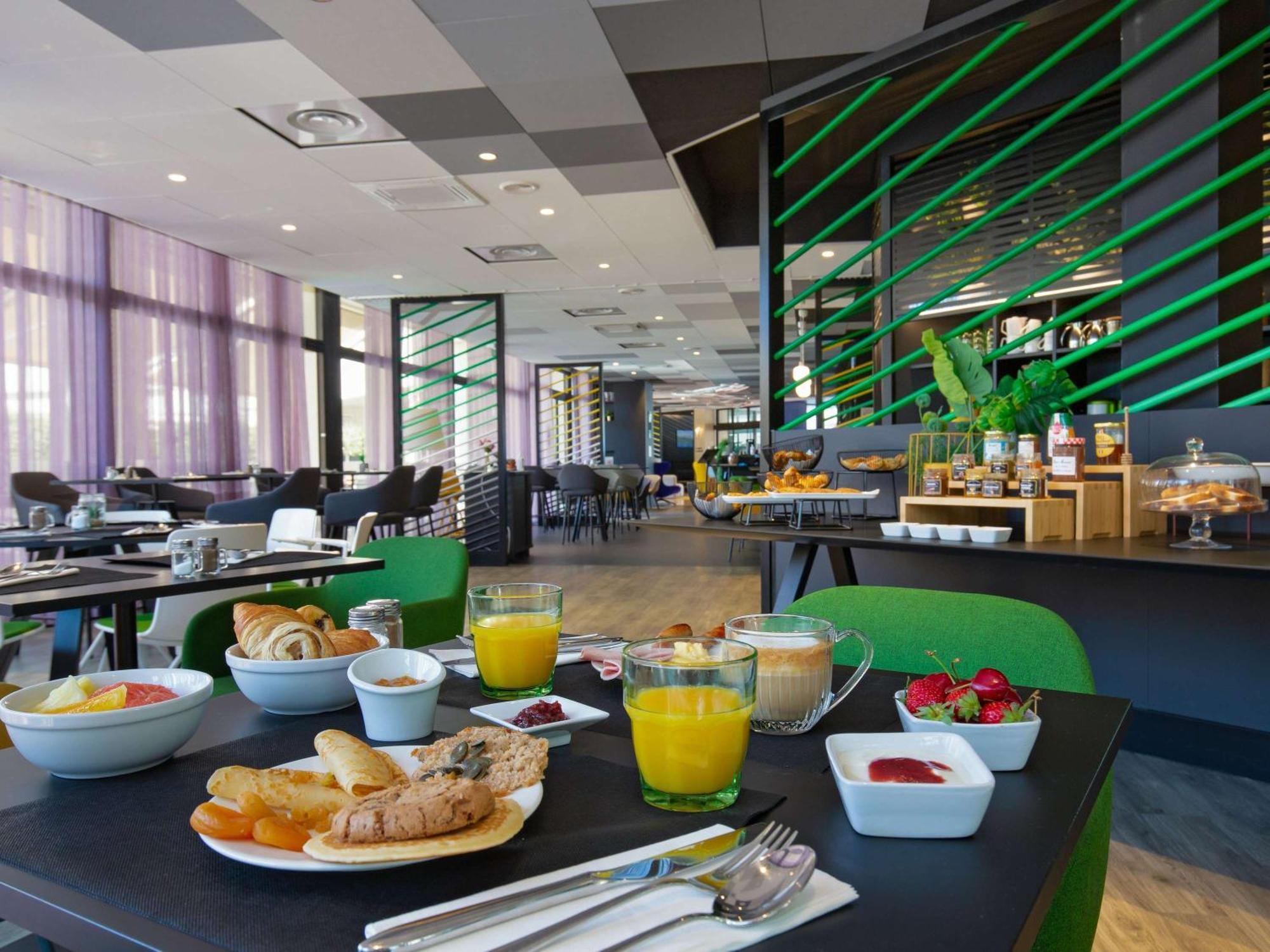 Mercure Hyeres Centre Cote D'Azur Exterior photo