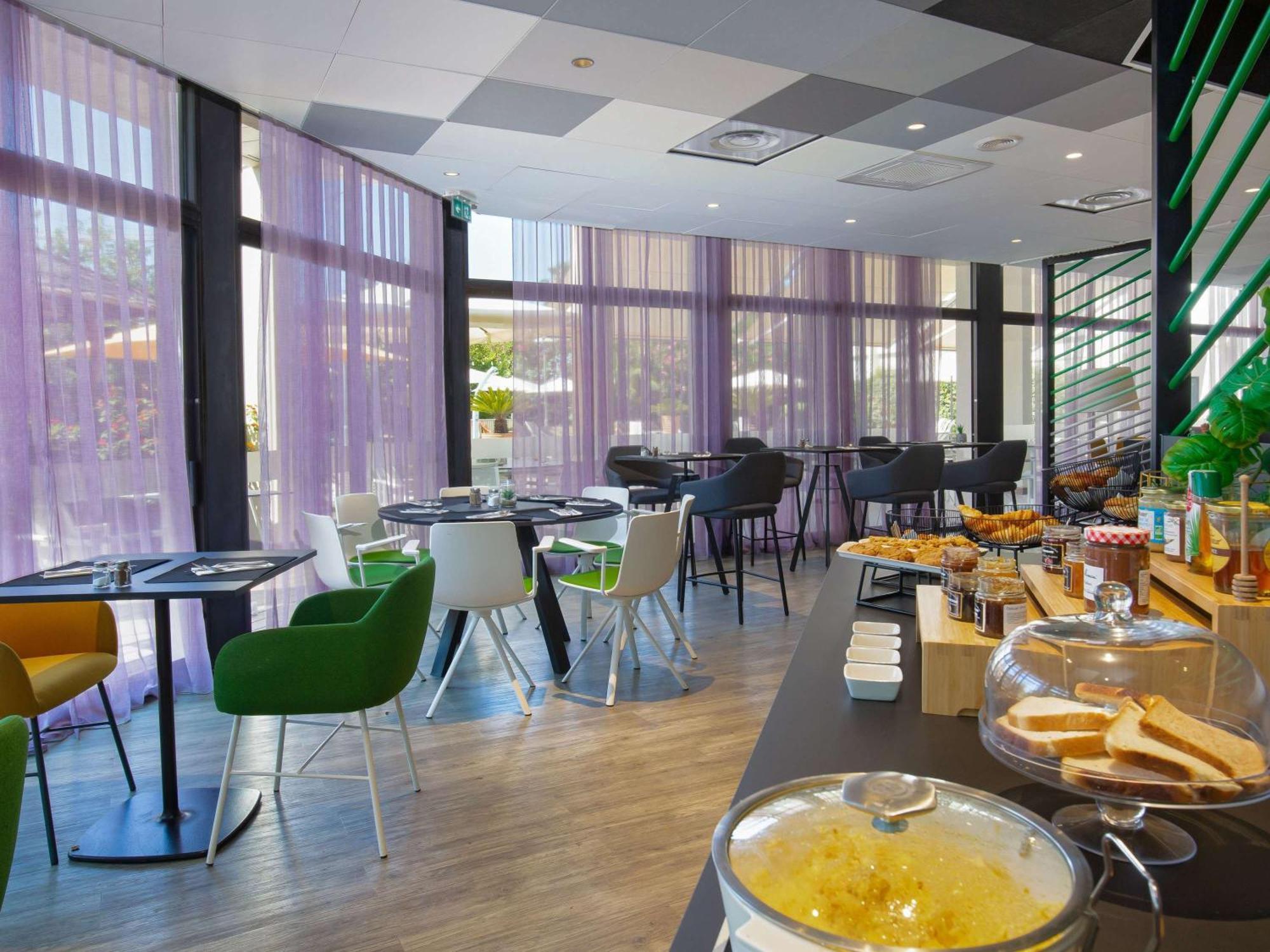 Mercure Hyeres Centre Cote D'Azur Exterior photo