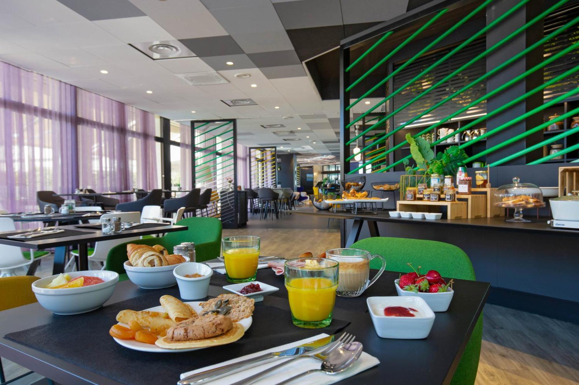 Mercure Hyeres Centre Cote D'Azur Exterior photo