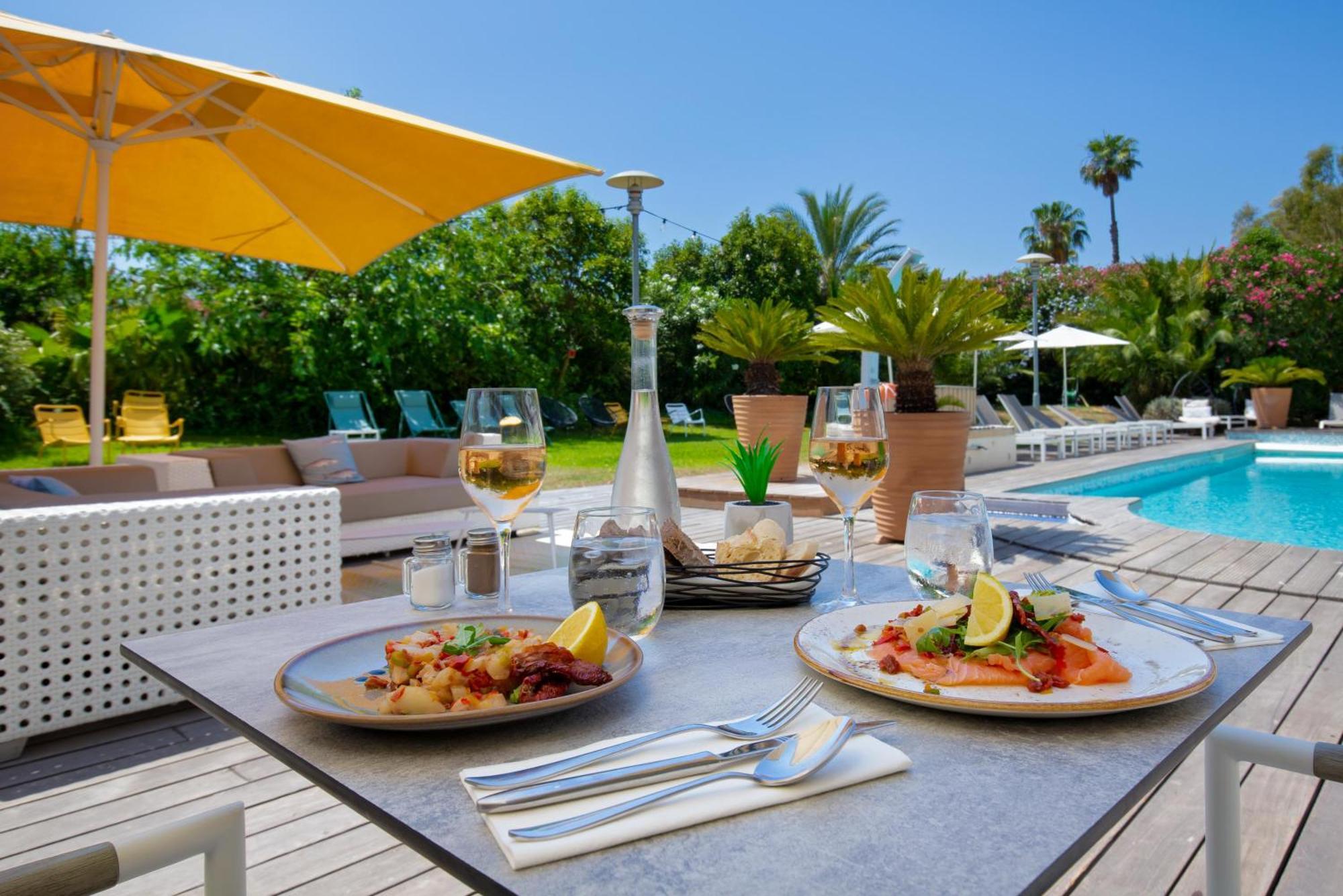 Mercure Hyeres Centre Cote D'Azur Exterior photo